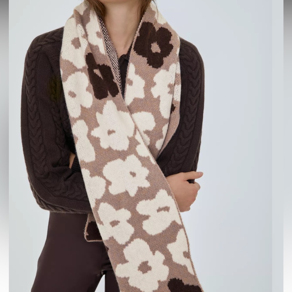 NWT Aritzia Sunday Best Post Scarf